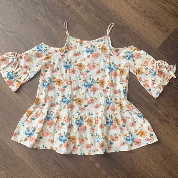 easel Tops - New with tags! Boutique floral off shoulder shirt size small